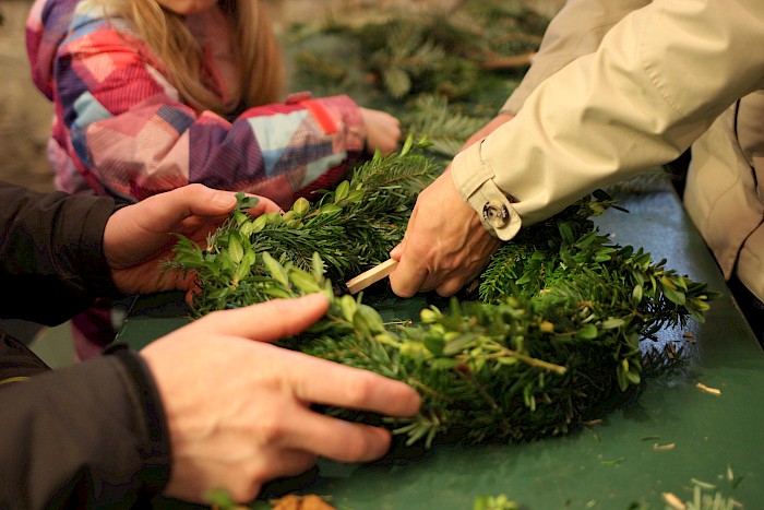 Adventskranzbinden