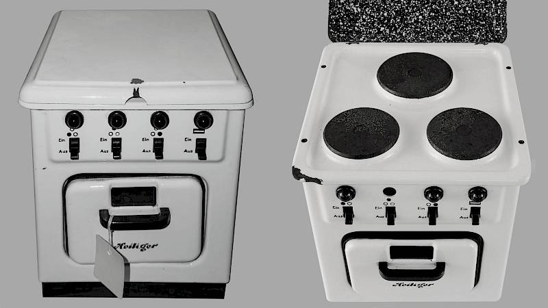 Funktionsfähiger Puppenherd in weiß mit drei Kochfeldern und Ofen